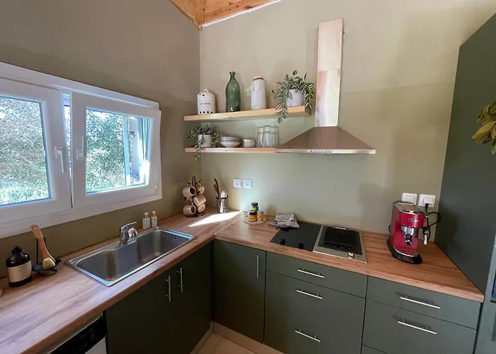 Papiri Summerhouse בית נופש *