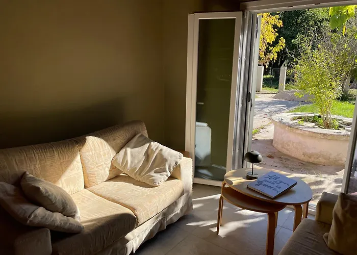 בית נופש Papiri Summerhouse *